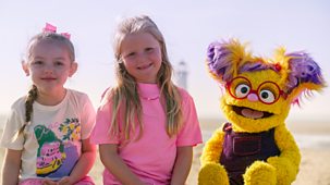 I Spy, You Spy - Series 1: 9. Beach