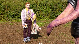 Girl Troop Vs Aliens - Series 1: 2. The Full Scale Invasion Badge