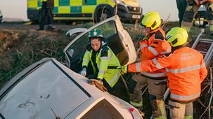 Ambulance - Series 16: 4. Down The Ditch