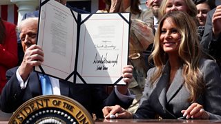 Katta yoshli er-xotin kamerada jinsiy aloqada