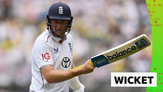 Mitchell Starc bowling Joe Root