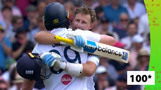 Joe Root ăn mừng thành tích