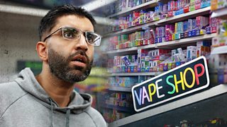 elfbar nachfüll pod läuft aus Video shows moment brave men ran into burning Glasgow vape shop to try and  stop fire main image 0