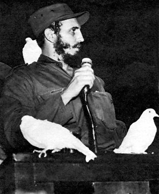 Fidel Castro a' bruidhinn às dèidh buaidh san ar-a-mach
