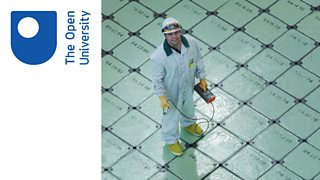 Deep decarbonisation and nuclear waste challenges