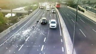 Money Rains On Highway After Chile Burglary - BBC News Mundo