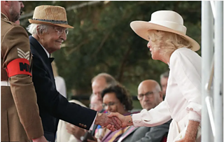The 104-year-old WW2 veteran who moved the Queen to tears (成人快手 News)