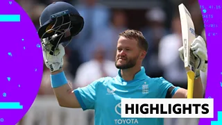 Ben Duckett celebrating bring up 100 runs