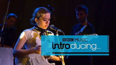 WATCH // Nilüfer Yanya in session for tv Music Introducing