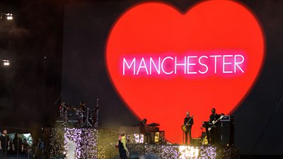 Hull pays tribute to Manchester
