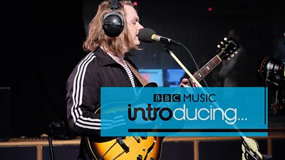 WATCH // Lewis Capaldi in session for ý Music Introducing