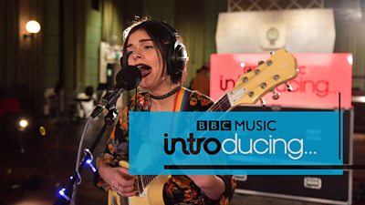 WATCH // Bessie Turner in session for ý Music Introducing