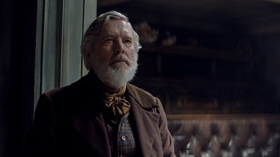 Baxter (Tom Courtenay)