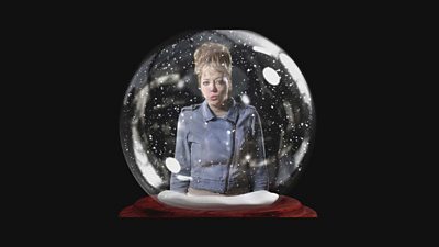 Diane Morgan's Mandy appears in a snowglobe
