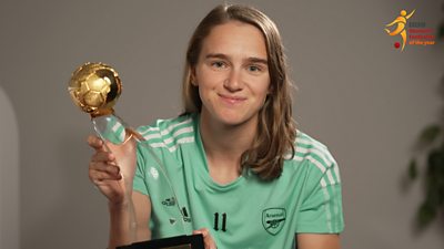 Vivianne Miedema holding football trophy