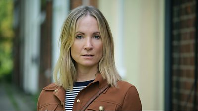 Sarah Vincent (Joanne Froggatt)