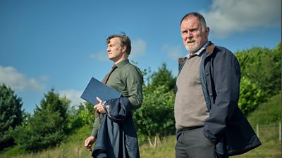 Ian St Clair (David Morrissey), Kevin Salisbury (Robert Glenister) 