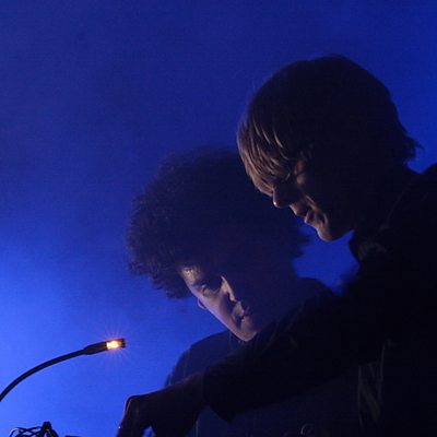 Simian Mobile Disco - Hustler