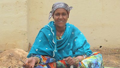 Actor Nimo Aden plays fortune teller Ebla, one of the most popular characters in Somali radio soap Dareemo.