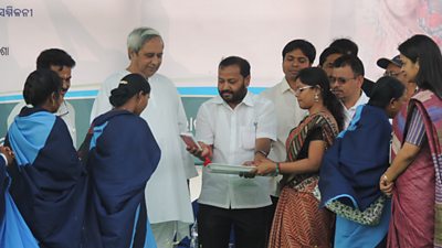 The Chief Minister of Odisha Mr Naveen Patnaik presents each health worker with a deck of Mobile Kunji cards.