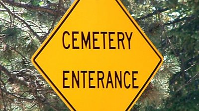 Spelling mistake on a sign in Milwaukee (image by Kelly Martin/Wikimedia commons)