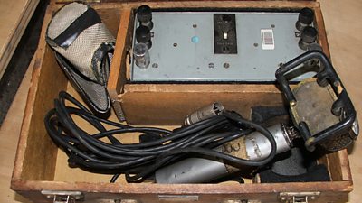 A microphone and apparatus in a wooden box