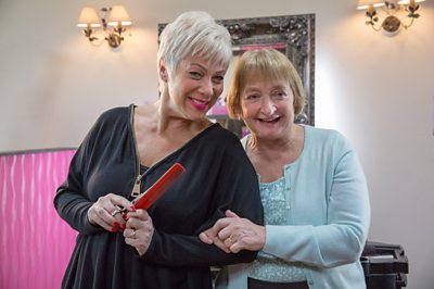 Pam (DENISE WELCH), Peggy (JANINE DUVITSKI) Image Credit: 鶹ҳ/Diverse