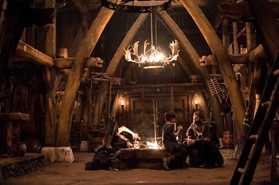 Young Uhtred (Tom Taylor), Earl Ragnar (Peter Gantzler)(Image Credit: BBC/Carnival Films/Joss Barratt)