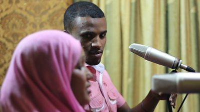 Abdirahman, the actor who plays ‘Ali’, recording for the radio drama Maalmo Dhama Maanta (A Better Life than Today).