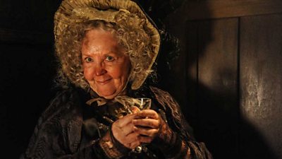 Dickensian: Mrs Gamp (Pauline Collins)(Photo Credit: 鶹ҳ/Red Planet Productions/Liam Daniel)