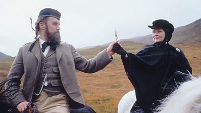 Billy Connolly as John Brown and Judi Dench as Queen Victoria ride horses in the Highlands. 