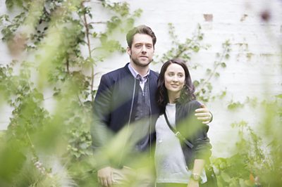 Ian (Richard Rankin), Ellen (MORVEN CHRISTIE) in The Replacement (Image Credit: ý/Left Bank/Mark Mainz Photographer: Mark Mainz)