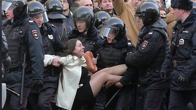 Olga Lozina being arrested in Moscow