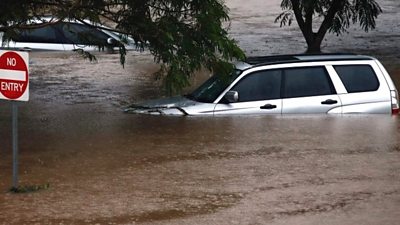 Australia floods: Couple's house swept away near Sydney - BBC News