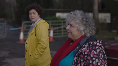 Frog Stone and Miriam Margolyes in Bucket