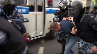 Riot police take protesters away in central Moscow (12 June 2017)