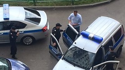 Alexei Navalny: Putin critic detained before protests