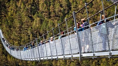 A nearly 500m (1,640ft) bridge for hikers has opened near the Swiss town of Zermatt.