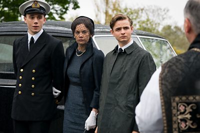 Gordon (CALAM LYNCH), Alison Wilson (RUTH WILSON), Nigel (OTTO FARRANT) in Mrs Wilson (Image Credit: 鶹ҳ/©WP Films Ltd.)