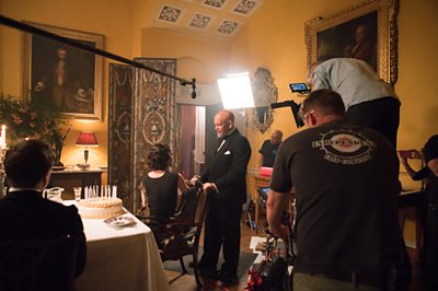 Filming The ABC Murders (Lady Hermione Clarke (TARA FITZGERALD), Hercule Poirot (JOHN MALKOVICH) Image Credit: BBC/Mammoth Screen/Agatha Christie Ltd)
