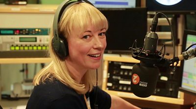 Sara Cox starts her new Radio 2 show - BBC News