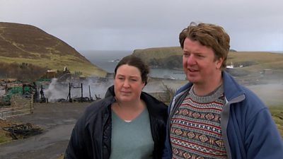 The couple who watched their Fair Isle Bird Observatory home destroyed by fire are keen to rebuild it.