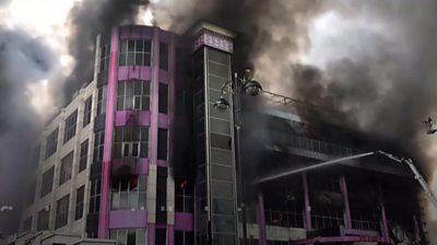 Helicopters help combat Baku shopping centre fire