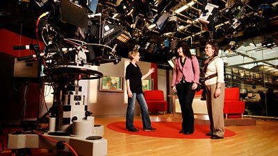 Three women in a 鶹Լ studio