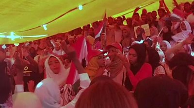 Sudanese women chant