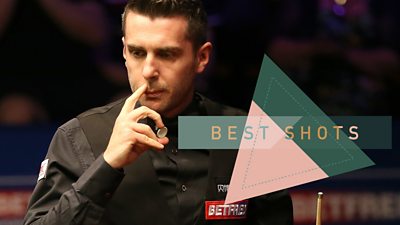 Mark Selby in action