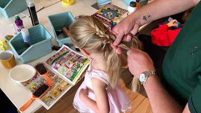 Workshop teaches dads to style their daughters' hair - BBC News