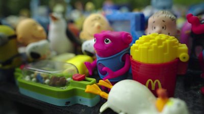 Too many plastic toys in kids meals?