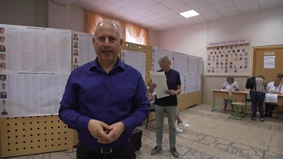 Steve Rosenberg at a polling station in Ukraine