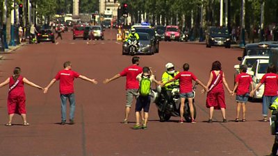 Greenpeace protesters block Boris Johnson's motorcade